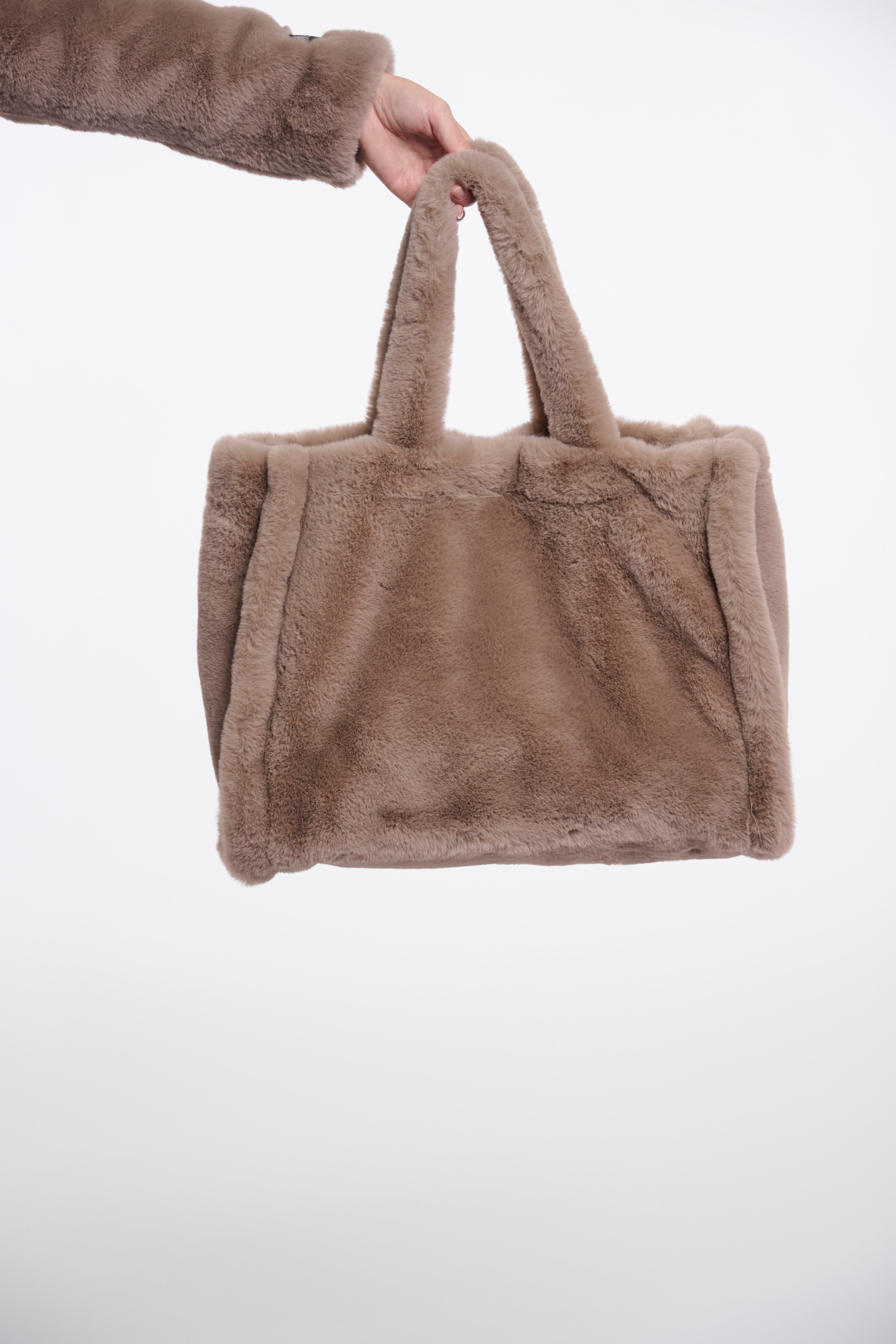 Großer Faux-Fur Shopper – Stylisches Platzwunder mit Kuschelfaktor