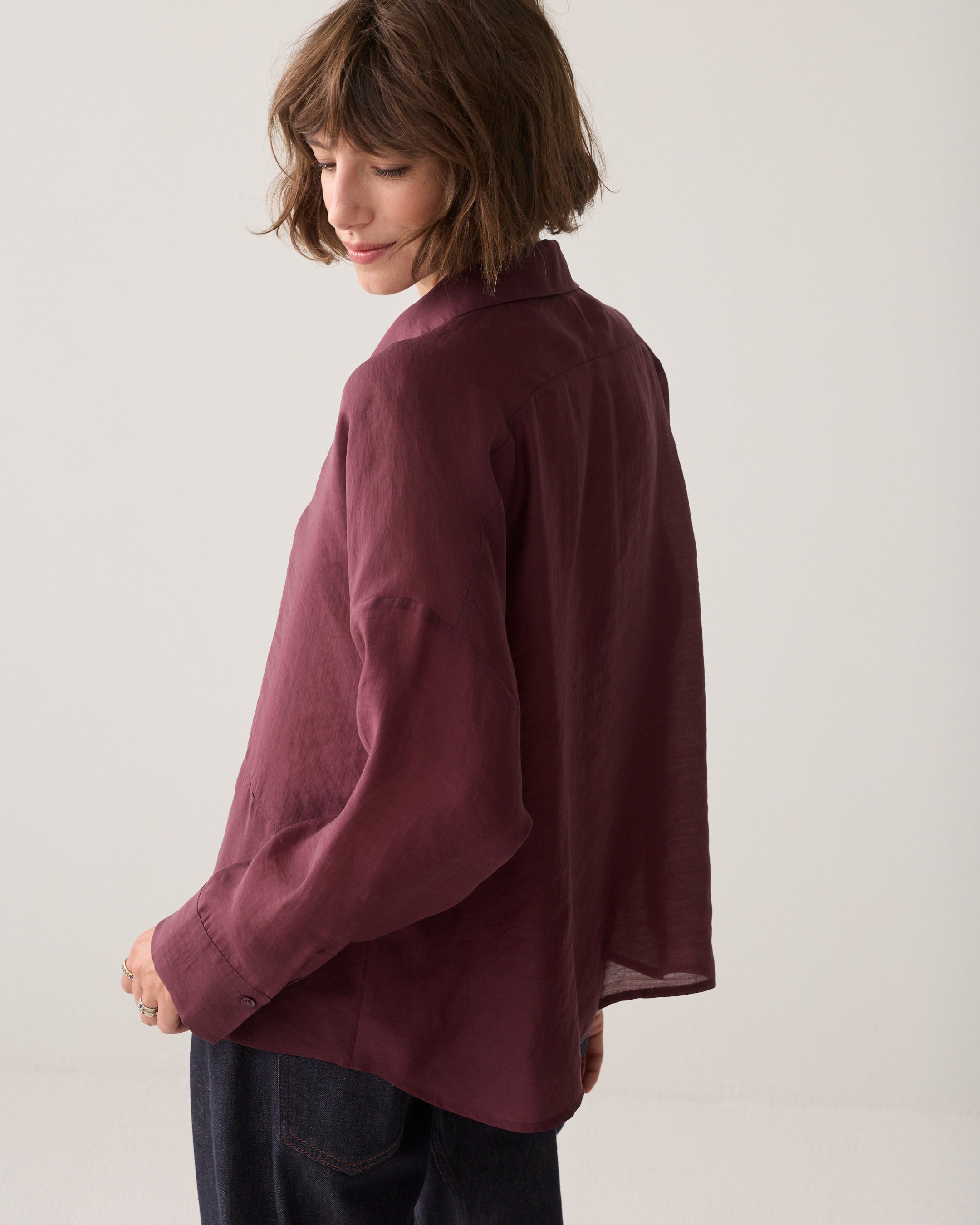 Wandelbarer Style-Favorit – Die Hemdbluse mit abnehmbarem Taillen-Highlight