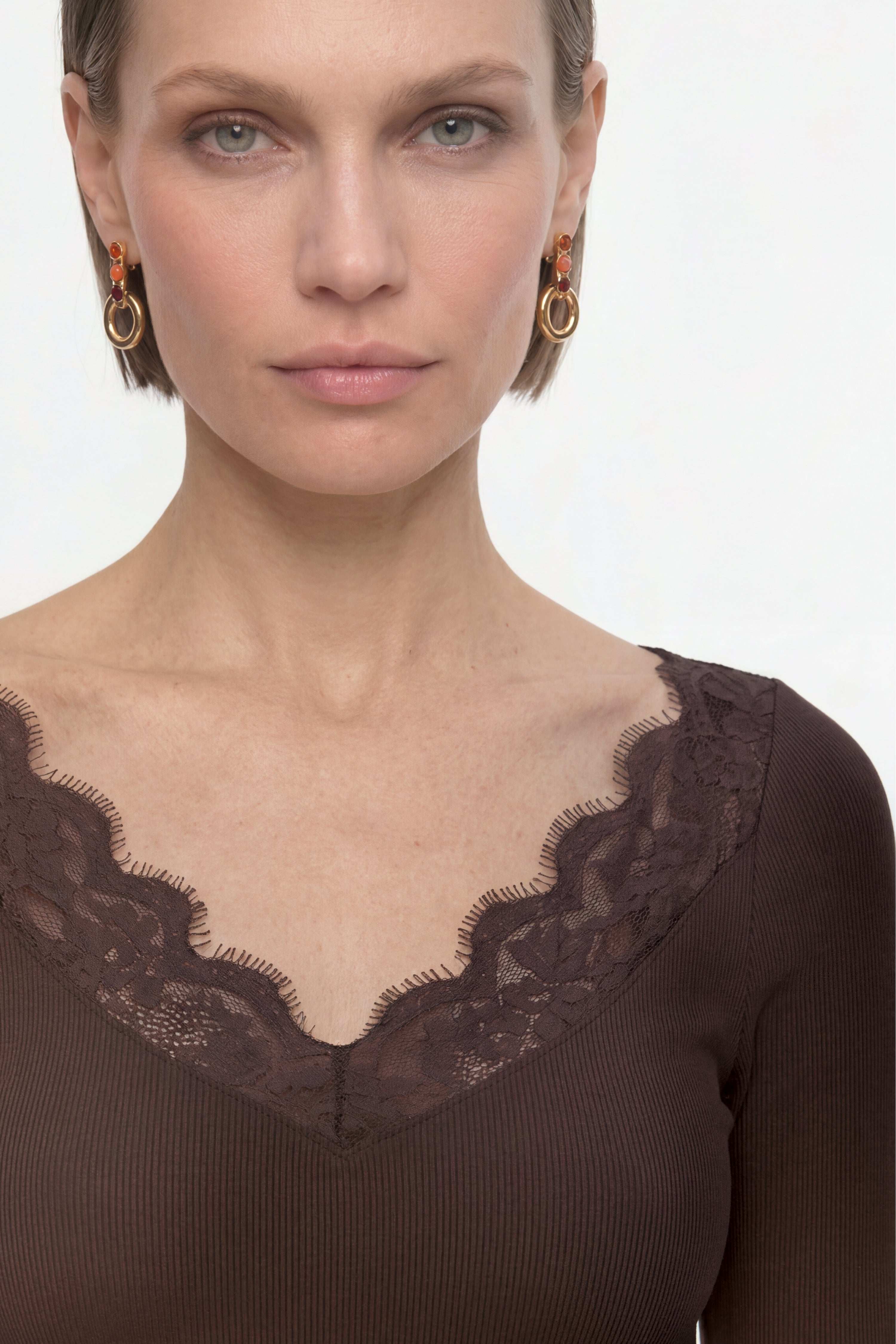 Femininer Rippstrick-Traum – Das weiche Longsleeve mit edler Spitzendetails