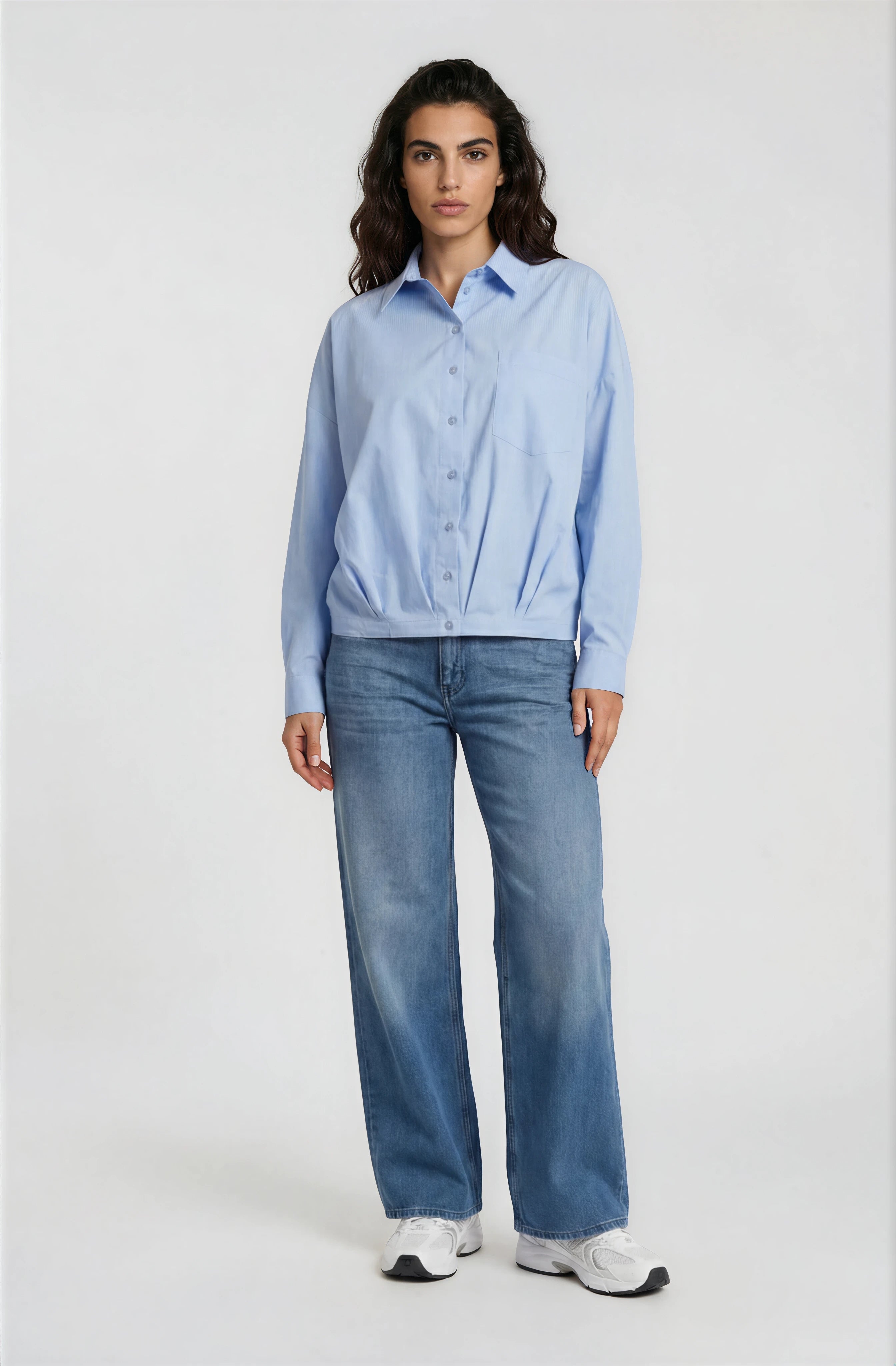 Klassische Streifenbluse im modernen Blouson-Stil