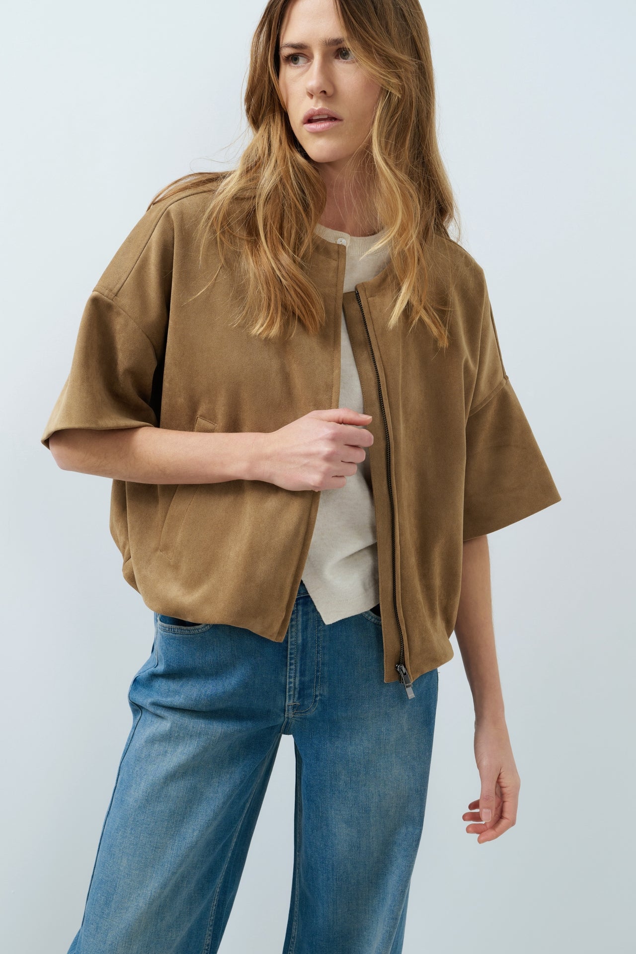 Die kurze Oversized-Jacke in edler Velours-Optik