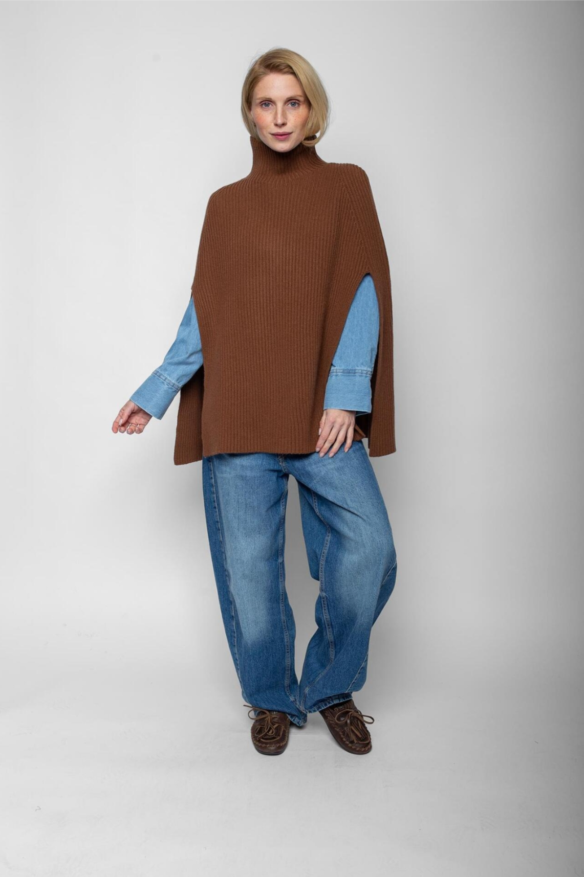 MODERNER STRICK-PONCHO