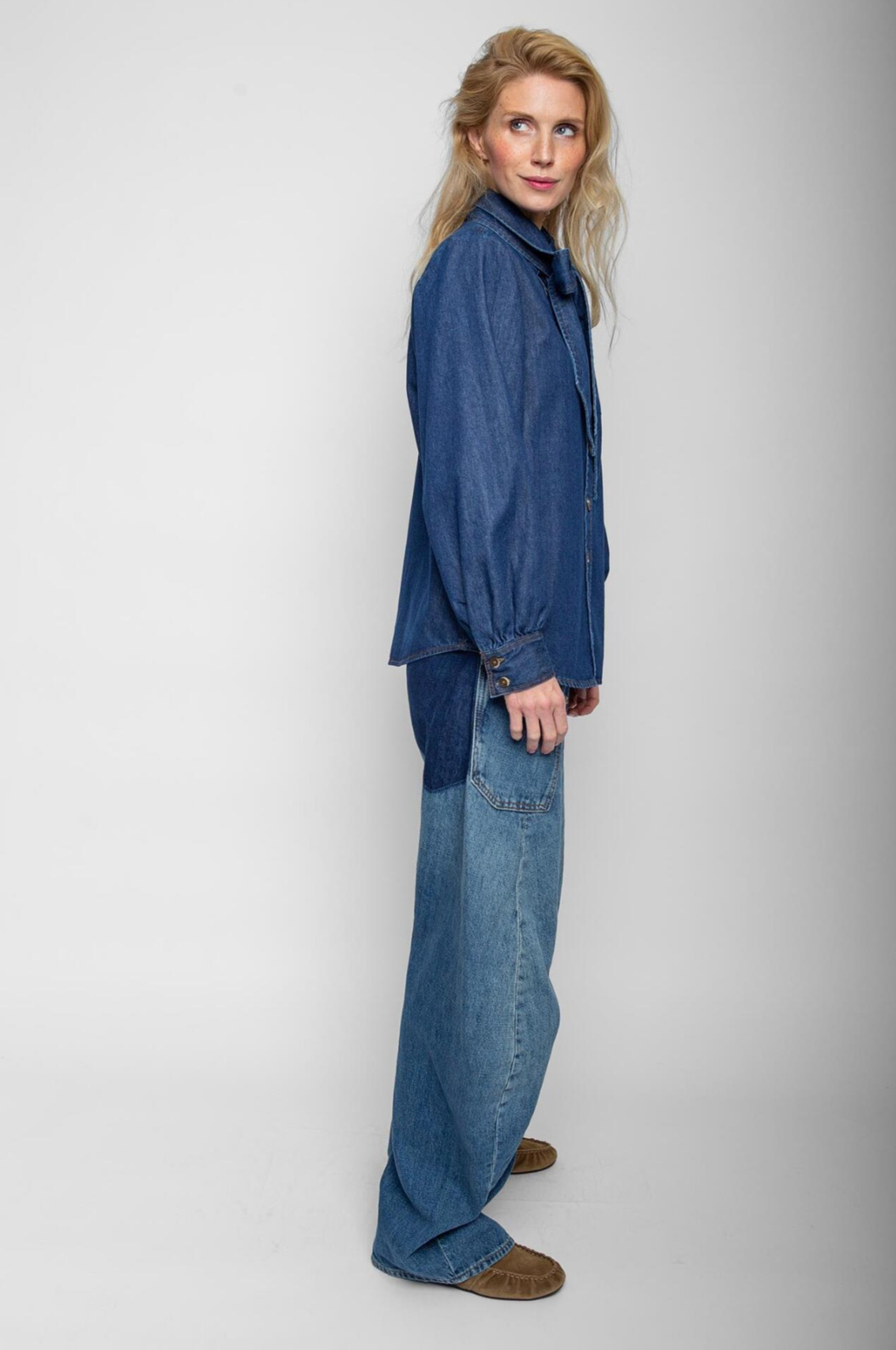 Dynamische Denim Schluppenbluse