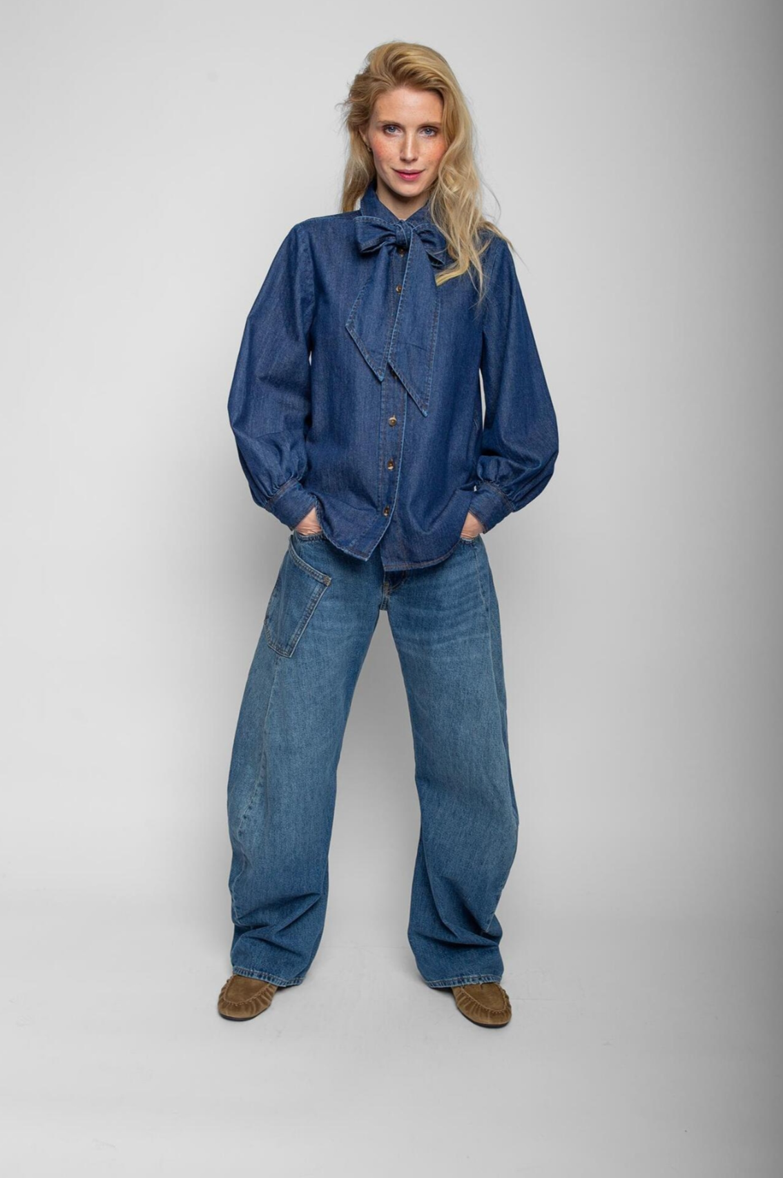 Dynamische Denim Schluppenbluse