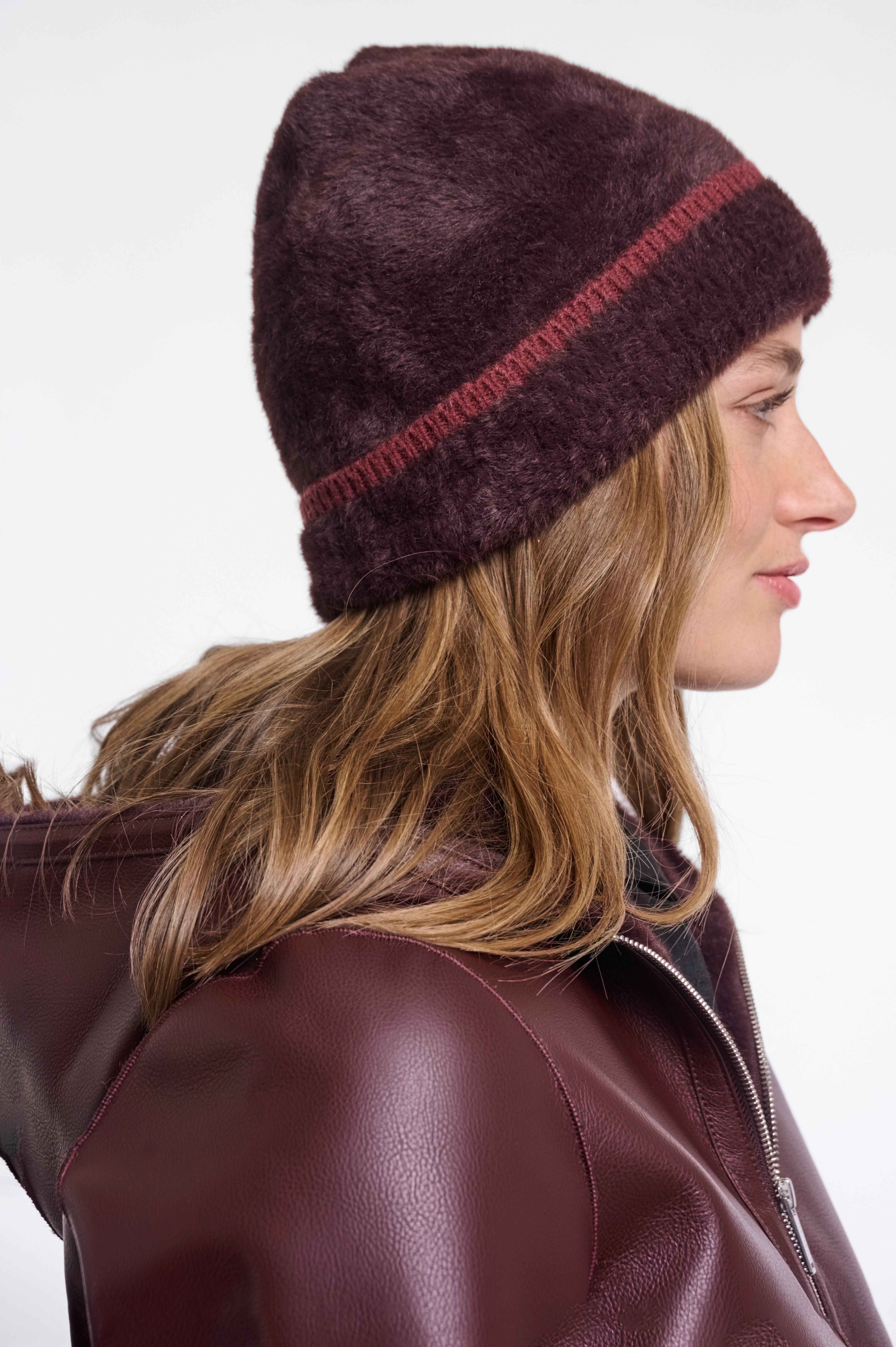 Beanie Connie