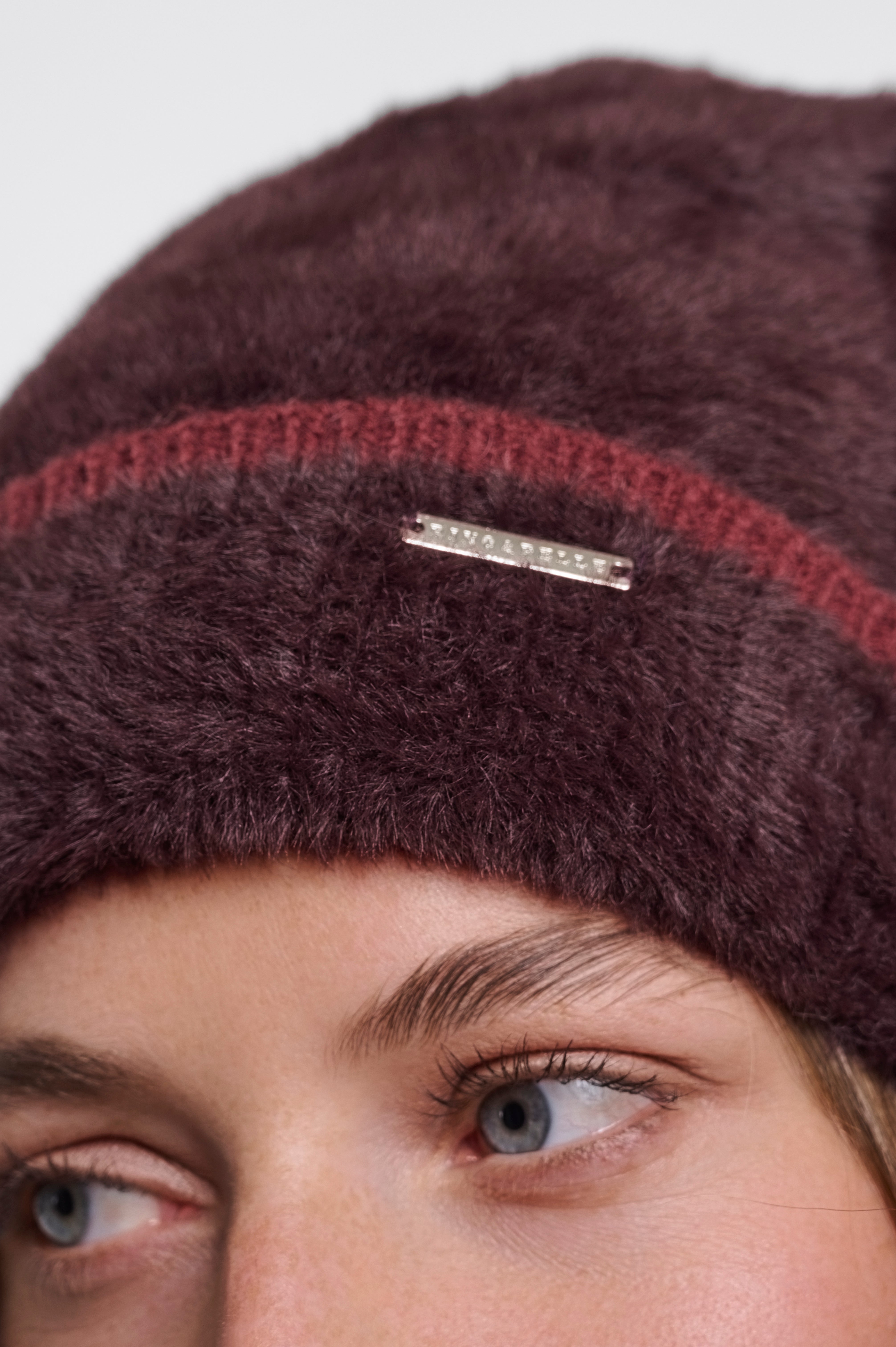 Beanie Connie