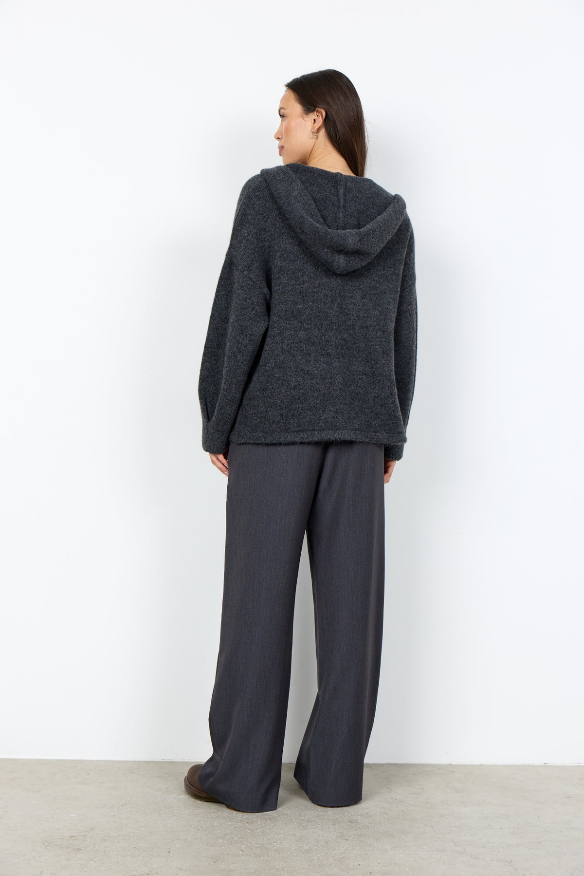 Die Kapuzen-Strickjacke