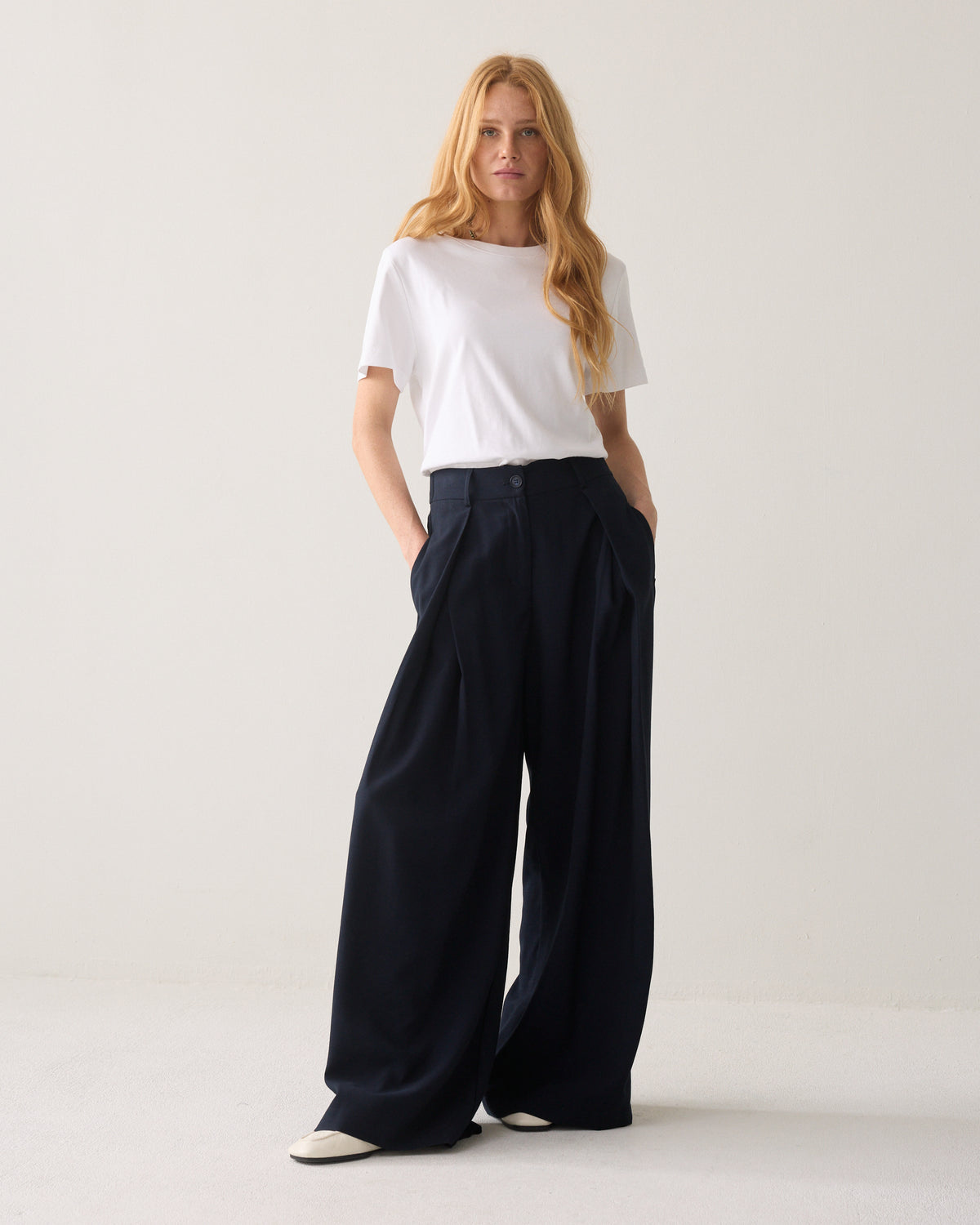 Die Wide-Leg-Hose mit tiefen Falten