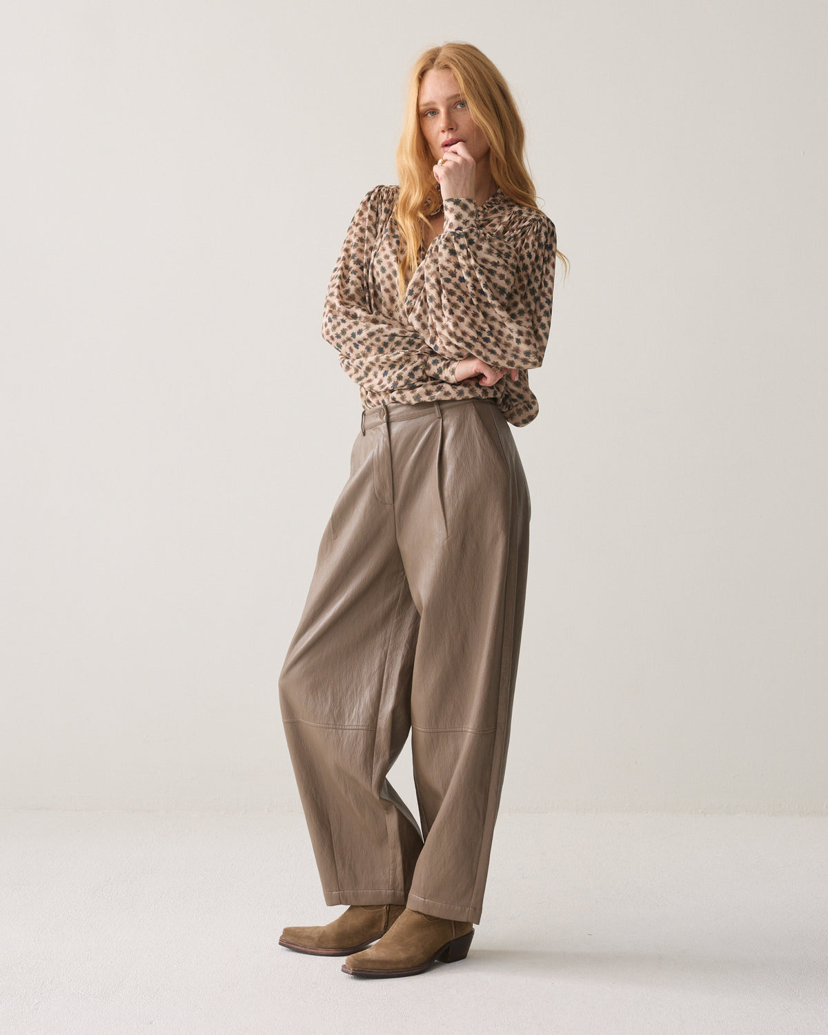 Die Tapered-Hose in Leder-Optik