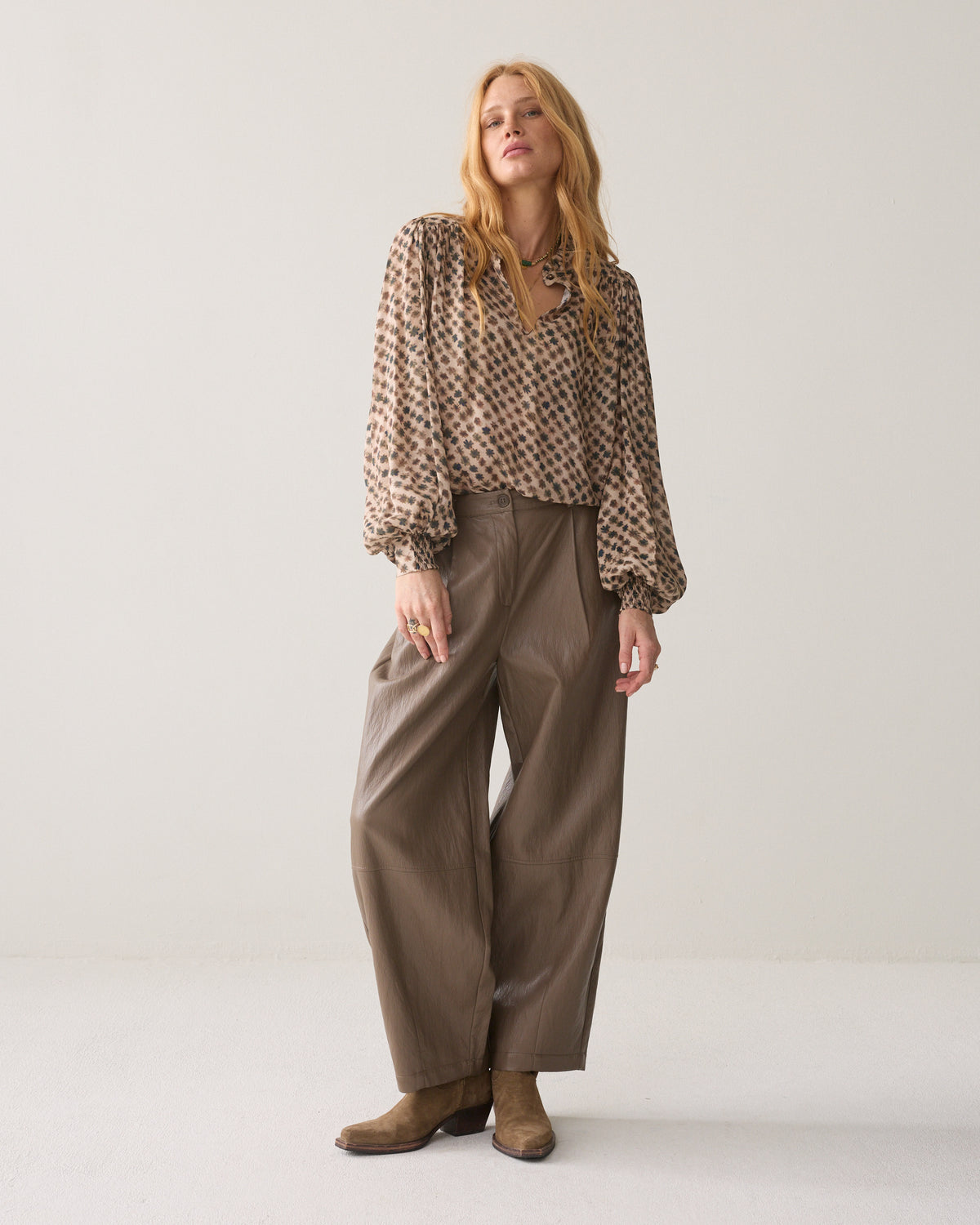 Die Tapered-Hose in Leder-Optik