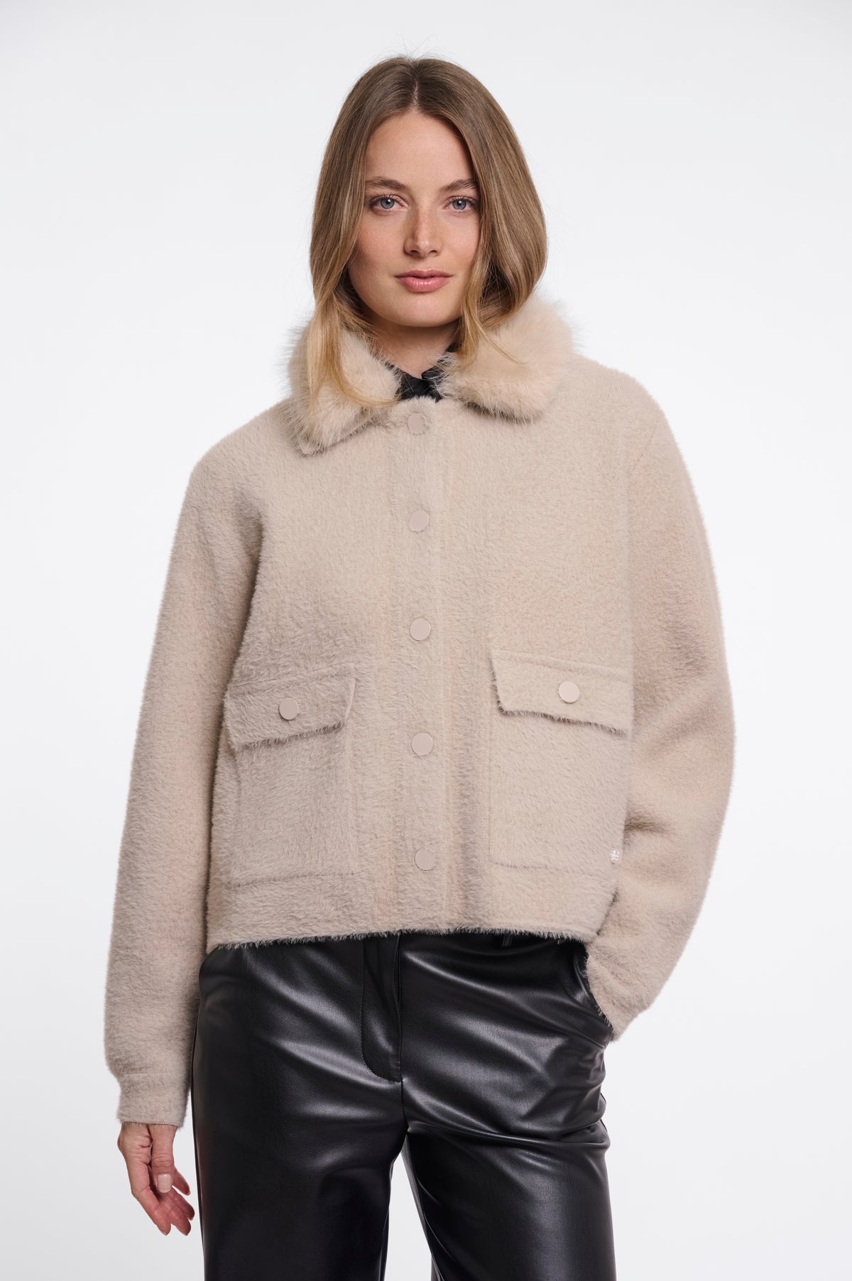 Die Teddy-Kurzjacke Nia
