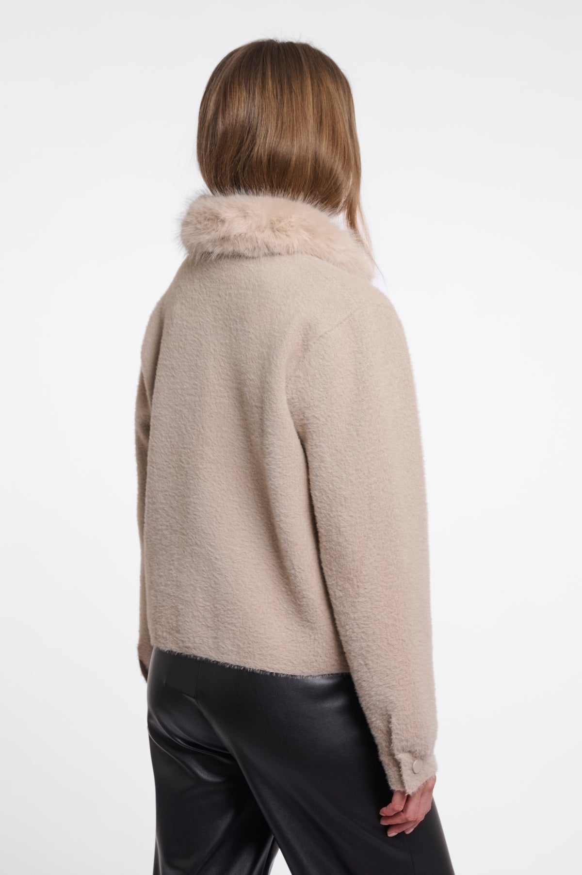Die Teddy-Kurzjacke Nia