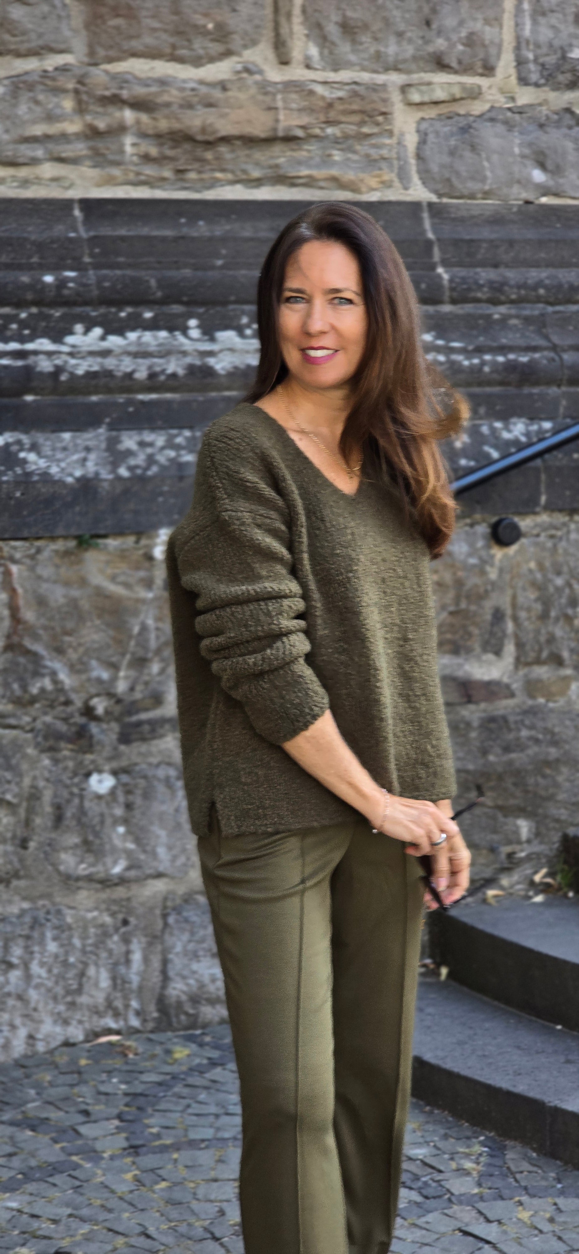 Lässiger Pullover mit V-Ausschnitt