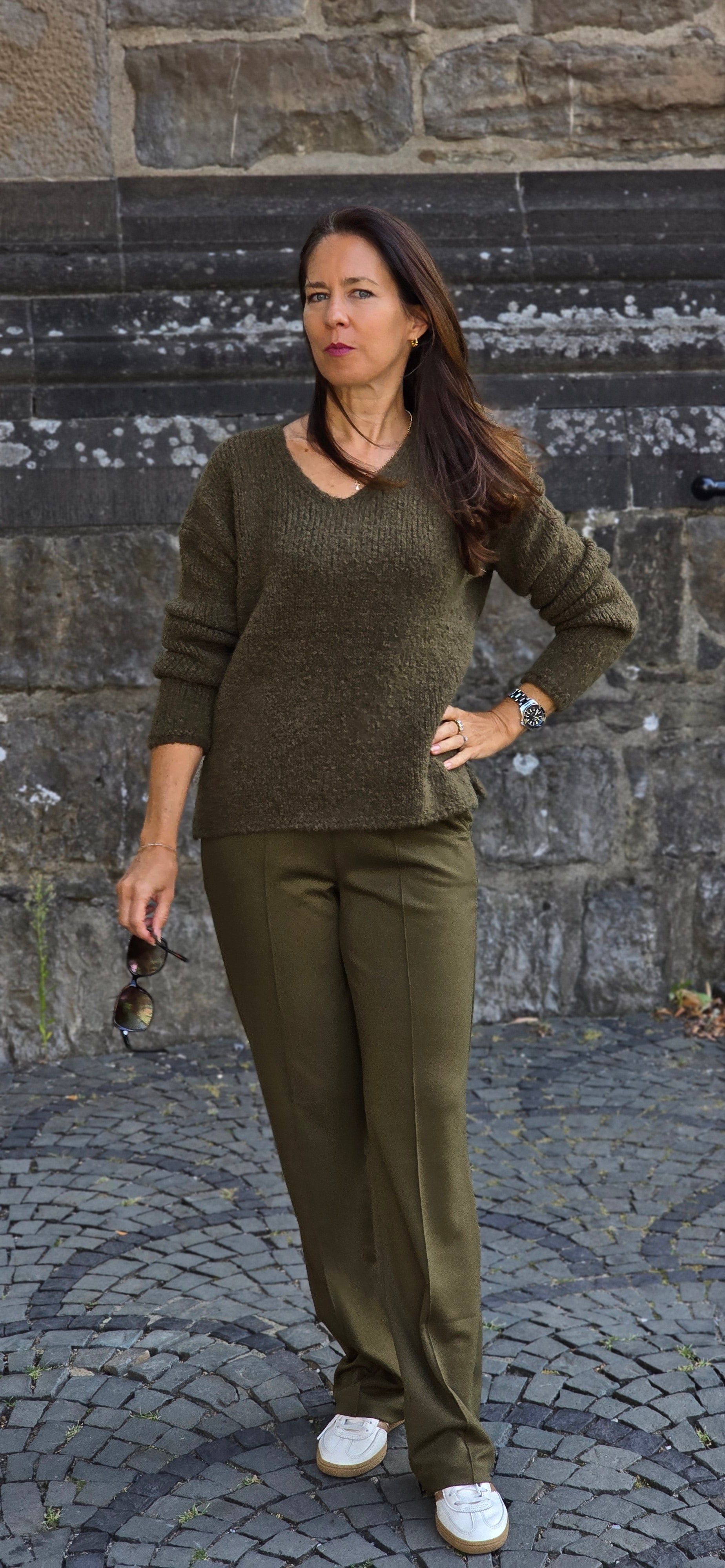 Lässiger Pullover mit V-Ausschnitt