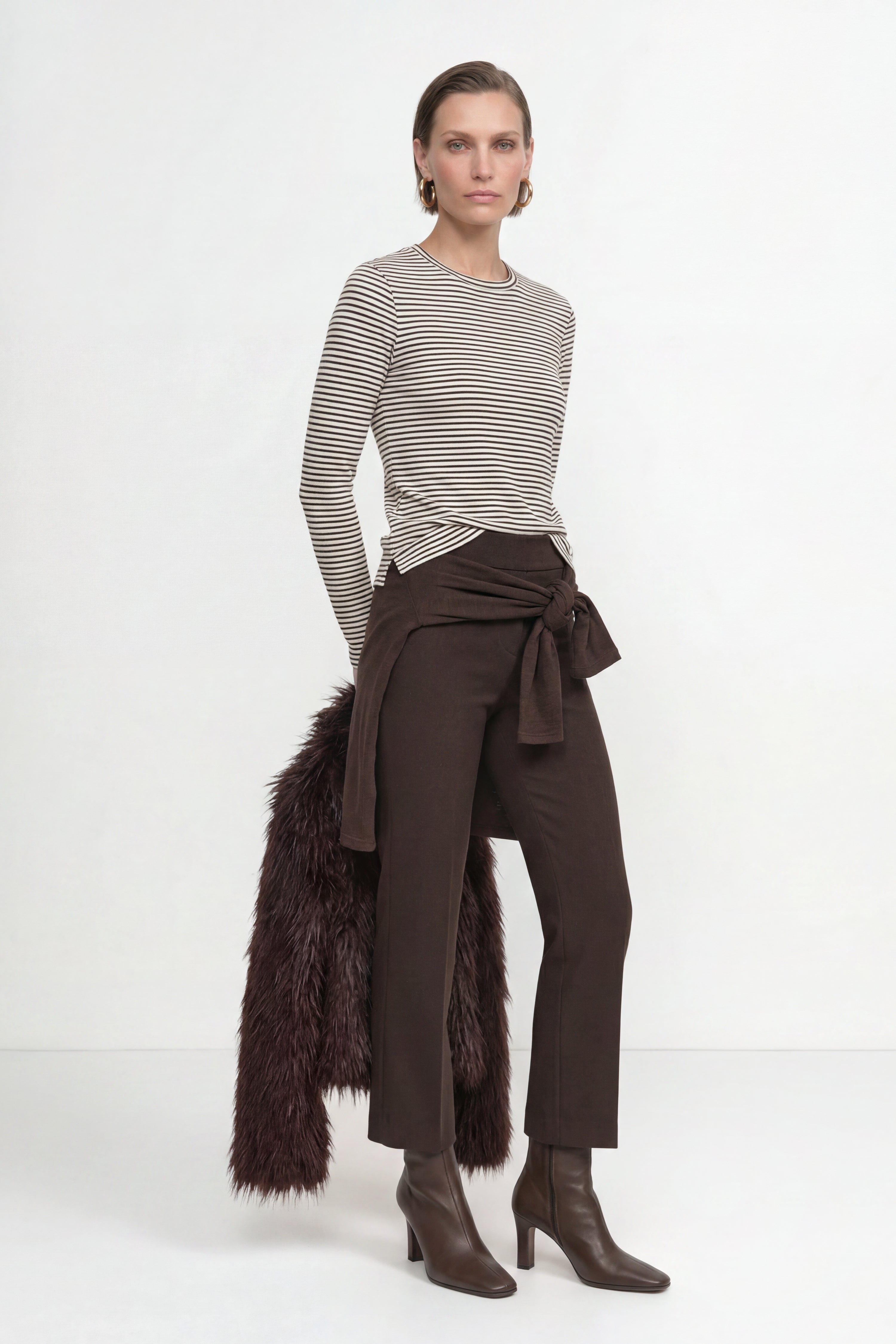 Maritimer Streifen-Chic – Das elastische Longsleeve in Espressobraun und Khakigrün