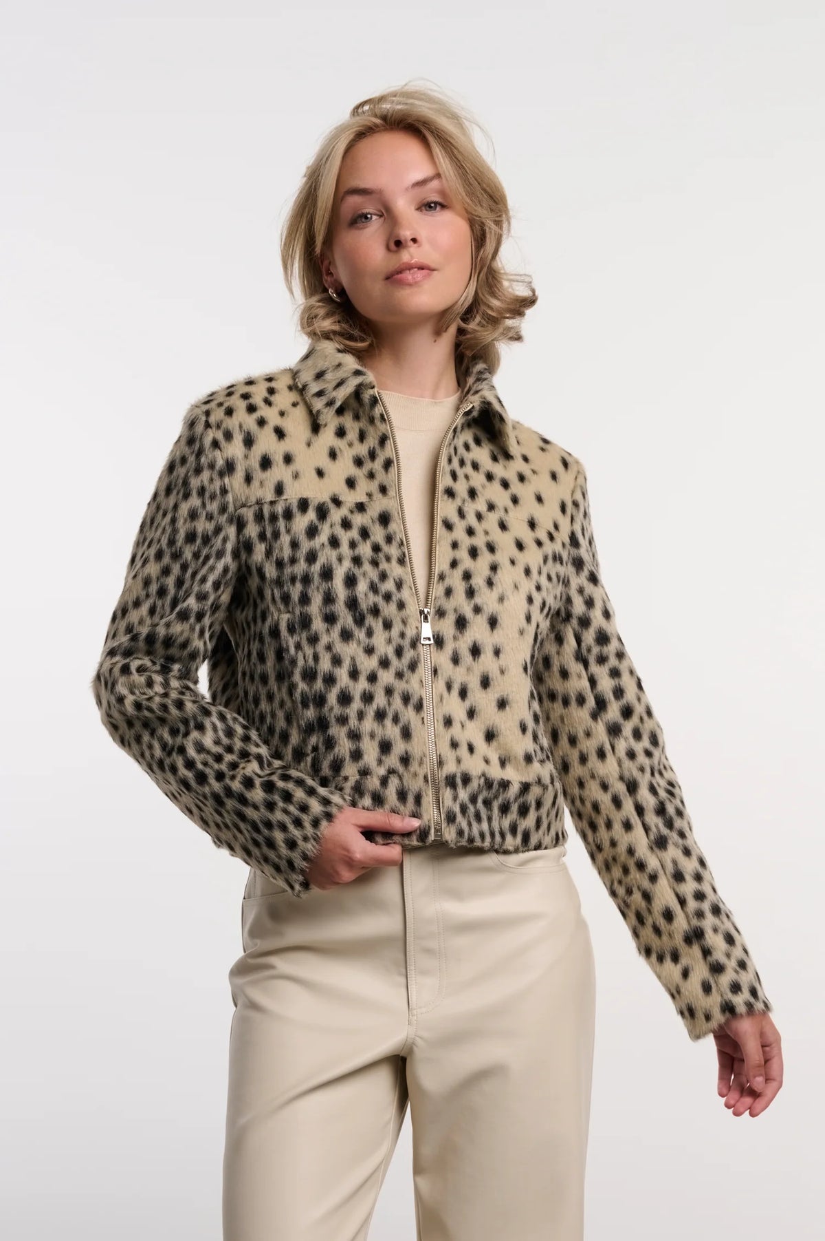 Die Faux-Fur Jacke Touka im Leo-Print
