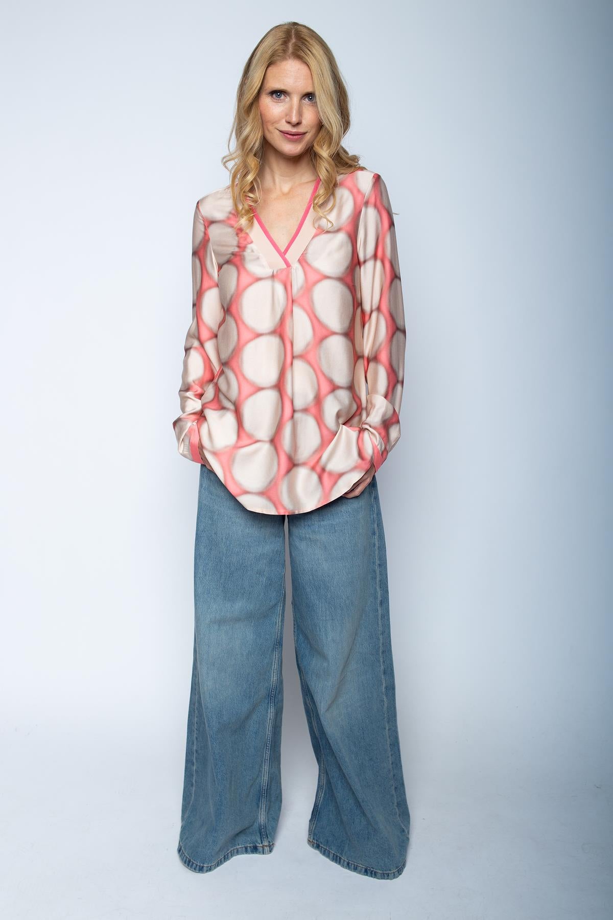 Shirtbluse mit V-Ausschnitt & Maxi-Dot-Print