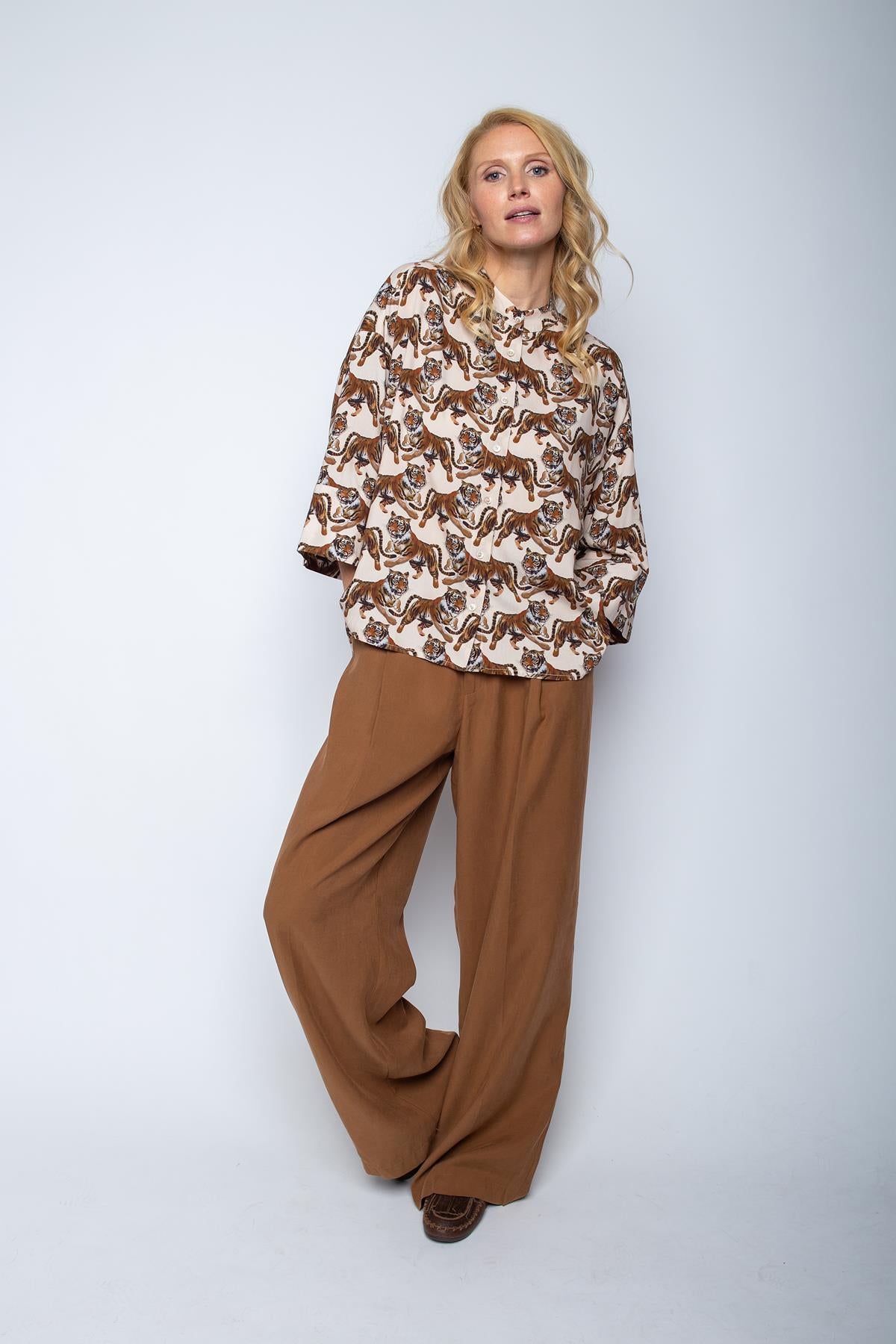 Lässige Oversize Bluse mit modernem Tiger-Print