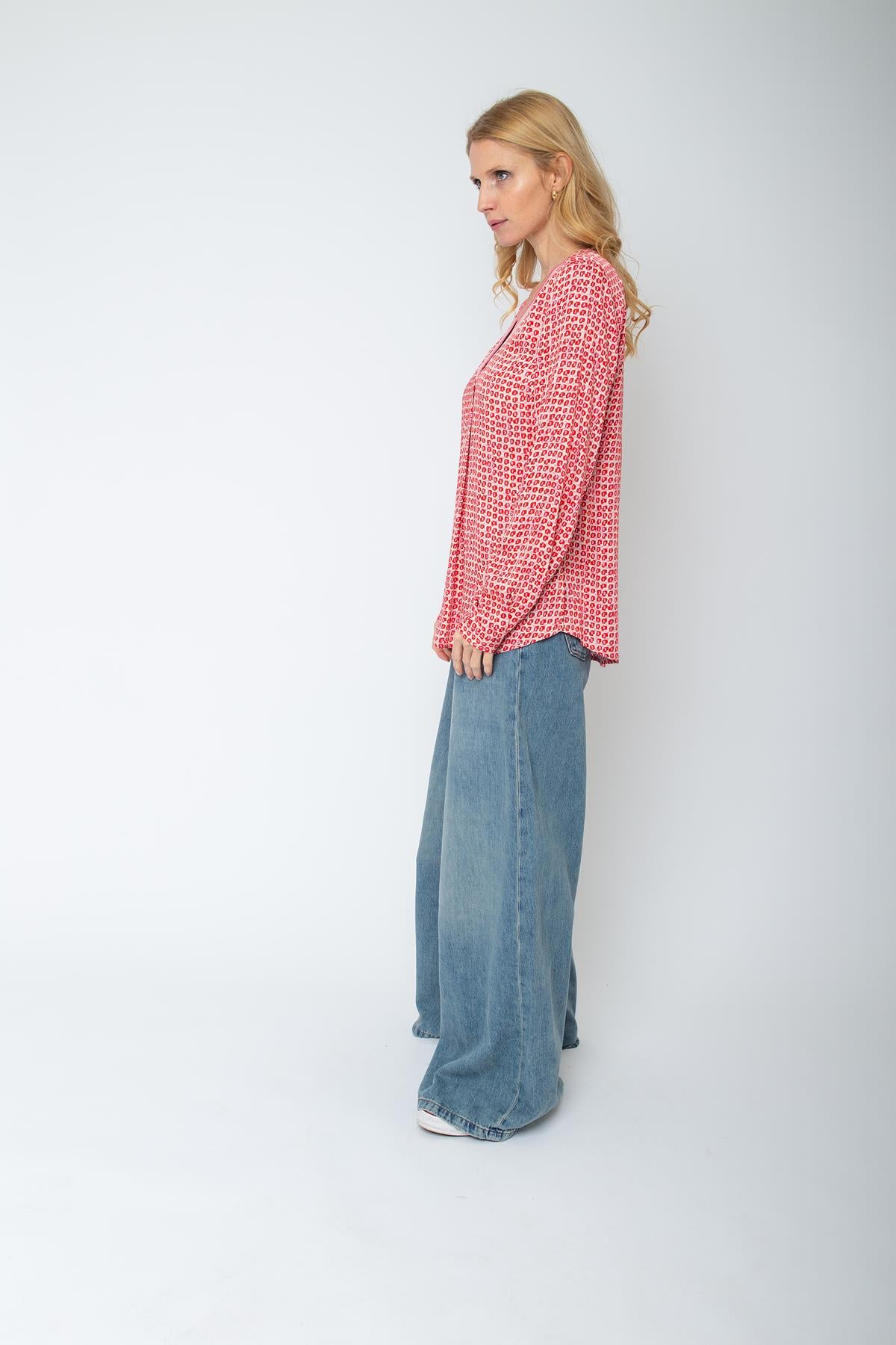 Stilvolle Shirtbluse mit breiter V-Ausschnitt-Blende